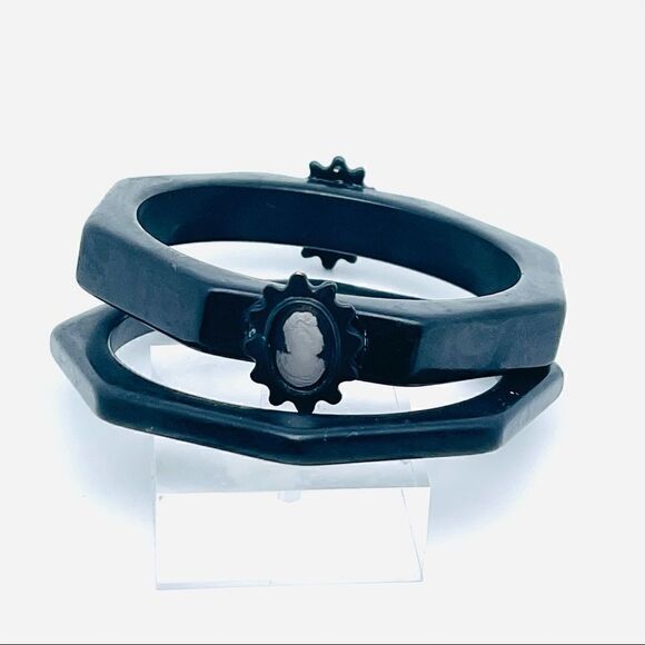 Set of Vintage Black Bakelite Mourning Bangle Bracelets with Cameo Accents - Picture 2 of 16